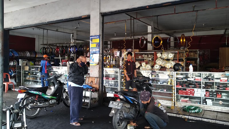 Mall Baru vs Tradisi Parcel Lebaran: Siapa yang Akan Menang di Cilacap?